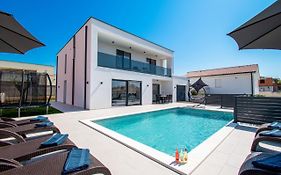 Villa Mina With A Private Pool In Pula